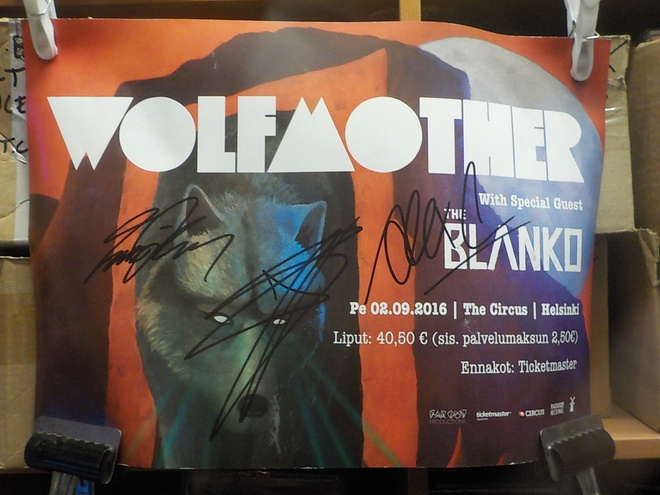 WOLFMOTHER JULISTE BÄNDIN NIMMAREILLA