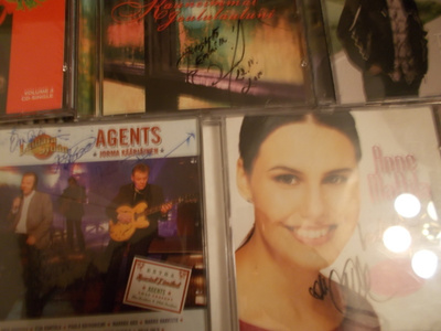 CD ARTISTIT NIMIKIRJOITUKSELLA