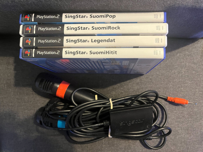 SingStar Suomipelejä PS2 + Langalliset Mikrofonit