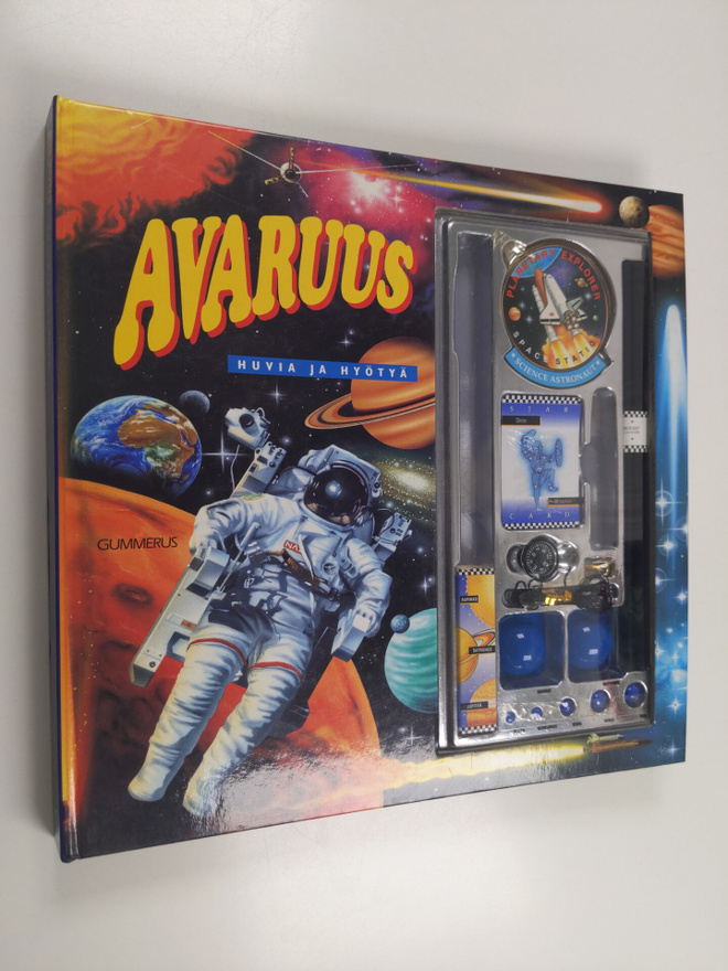 Godfrey Hall : Avaruus