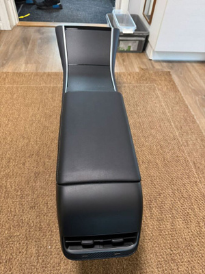 Tesla Model 3 Keskikonsoli 113742700D