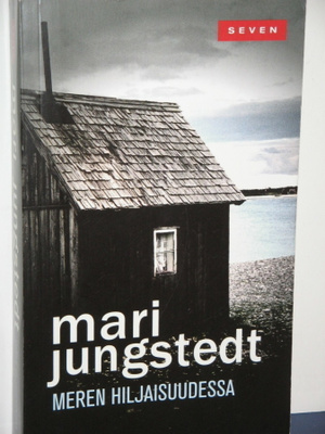 Mari Jungstedt : MEREN HILJAISUUDESSA