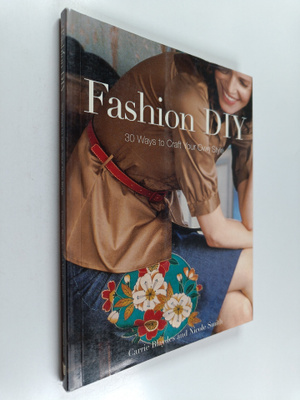 Nicole Smith ym. : Fashion DIY - 30 Ways to Craft Your Ow...
