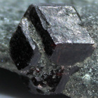 Nappikallio almandiini 16 mm granaatti kide emäkivessä 76 g - pikkukuva 2