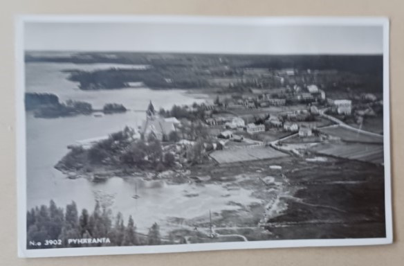 Pyhäranta N:o 3902, kirkko, taajamaa, Velj. Karhumäki, 1949