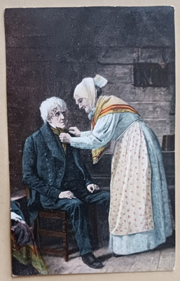 iäkäs leidi sitoo vanhan herran kaulahuivia, väripk, p. 1906