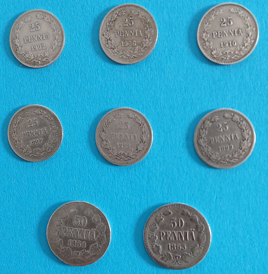 Hopeiset 25 p , 6 kpl ja 50 p, 2 kpl vuosisadan vaihteesta.