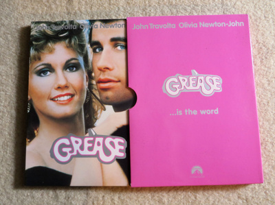 GREASE DVD + vihko (Travolta, Newton-John) Suomitekstit