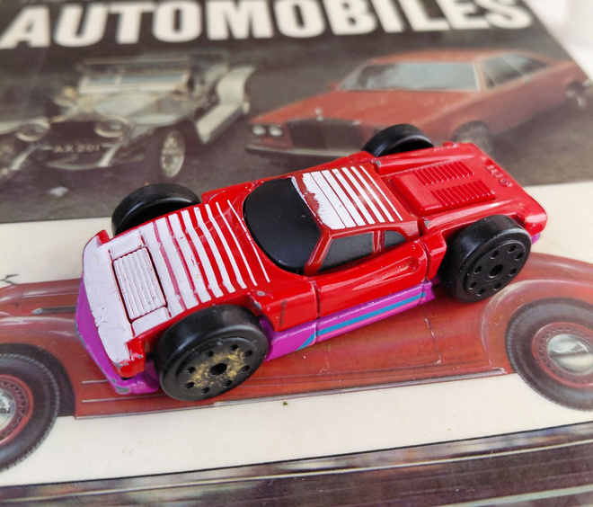 Hot Wheels Flipper kaksi puolinen auto