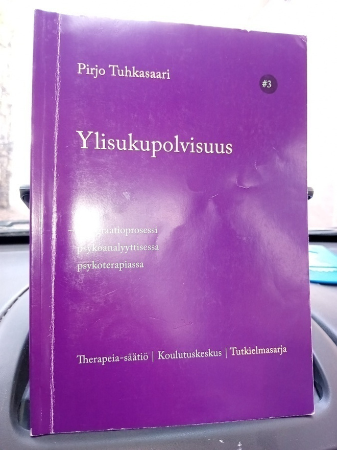 Tuhkasaari : Ylisukupolvisuus ( SIS POSTIKULU  )