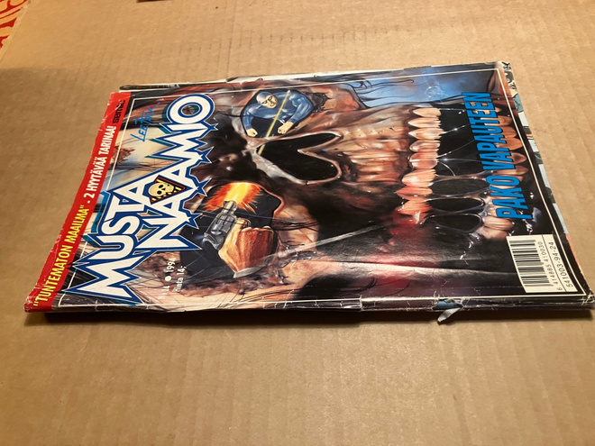 MUSTANAAMIO 24/1994