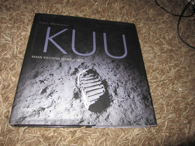 Scott L. Montgomery : kuu -maan kiehtova seuralainen