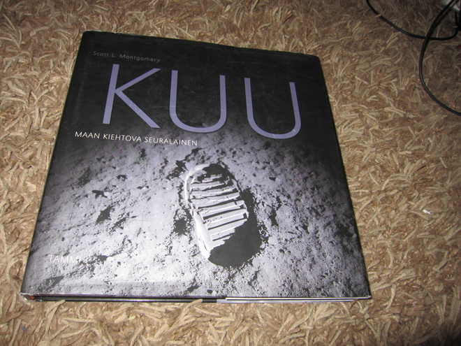 Scott L. Montgomery : kuu -maan kiehtova seuralainen