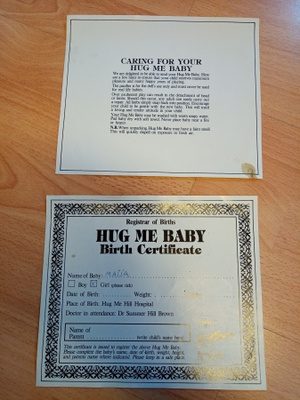 Hug Me Baby (nuken syntymätodistus ja ohjelappu)