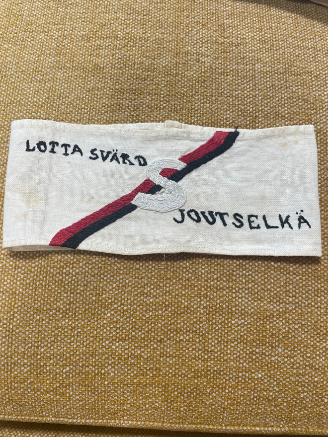 Lotta Svärd   hihanauha JOUTSELKÄ