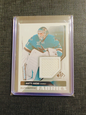 Antti Niemi - 14-15 SP Game-Used Authentic Fabrics