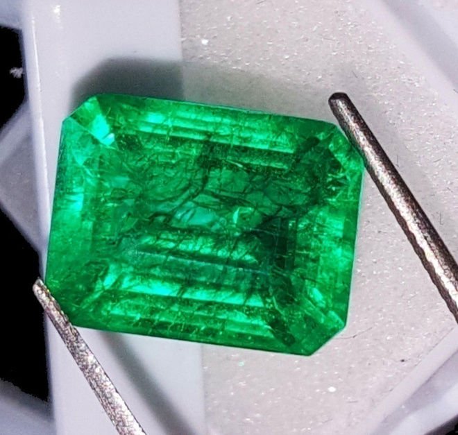 Hieno Smaragdi 11.07ct  (IMITATION!)