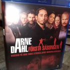 5 BLU-RAY ARNE DAHL ENSIMMÄINEN KAUSI ( SIS POSTIKULU) - pikkukuva 1
