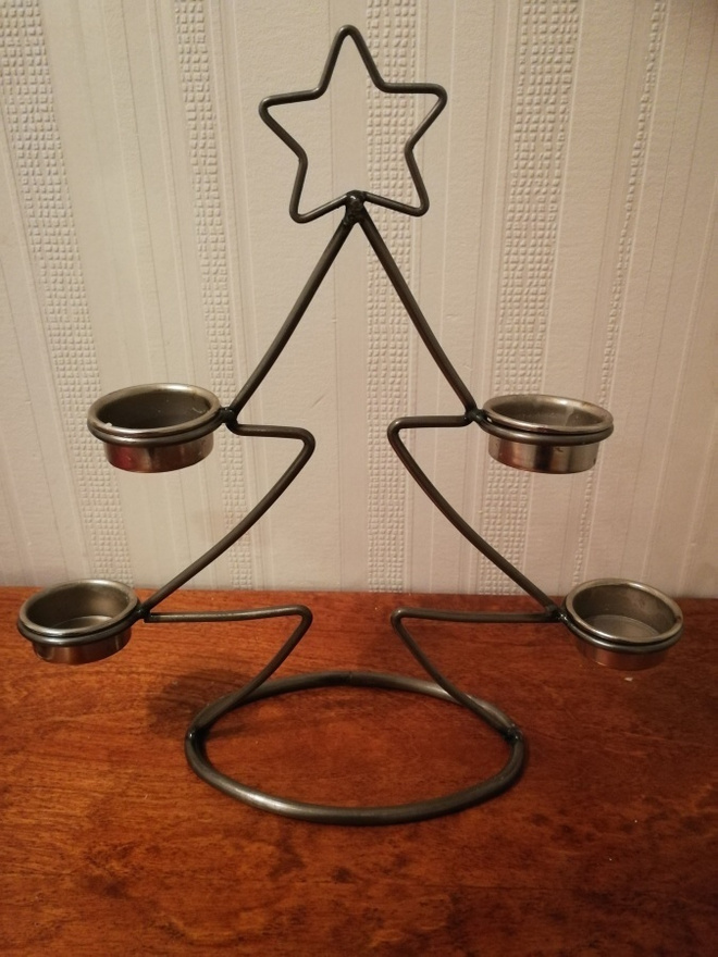 Metallinen kuusikynttelikkö