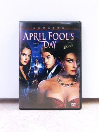 Aprillipäivä April Fool's Day (2008)  Suomijulkaisu SuomiTXT