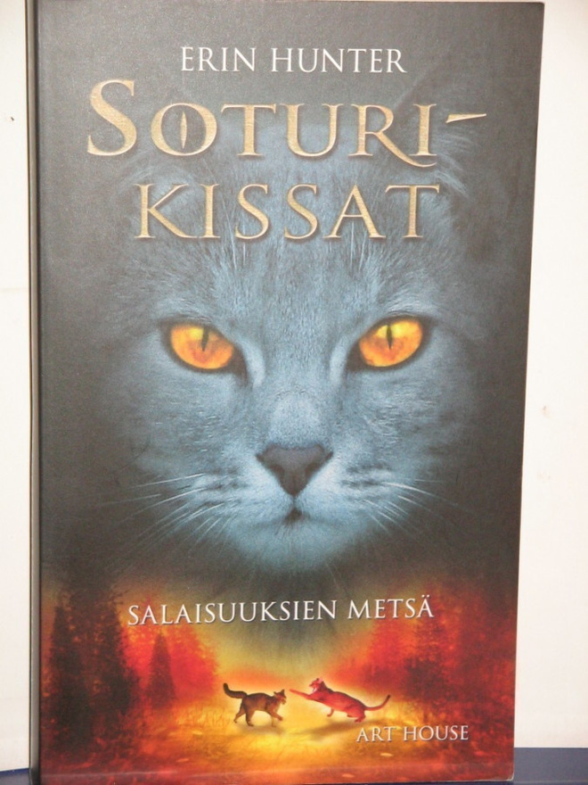 Erin Hunter : SOTURIKISSAT  SALAISUUKSIEN METSÄ