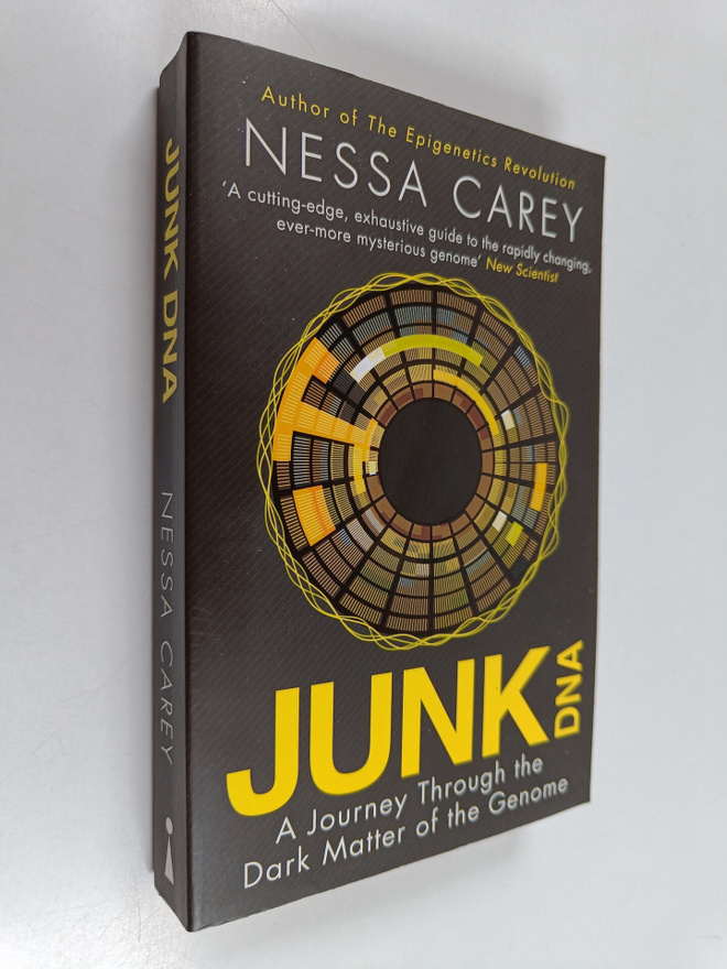 Nessa Carey : Junk dna : a journey through the dark matte...