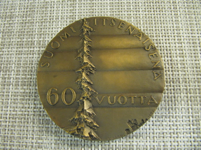Suomi itsenäisenä 60 V mitali 1977 / T.Sakki-77.
