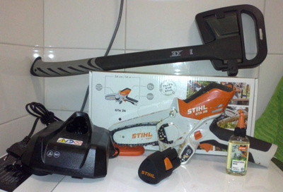 Stihl akkuoksasaha tarvikkeineen