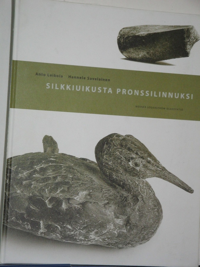 Leikola - Savelainen : SILKKIUIKUSTA PRONSSILINNUKSI
