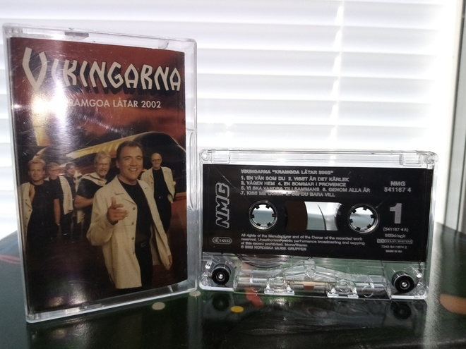 C-KASETTI Vikingarna :  Kramgoa låtar 2002 ( SIS POSTIKULU)