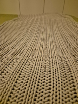 Kevyt ja hengittävä virkattu viltti – 150 x 120 cm