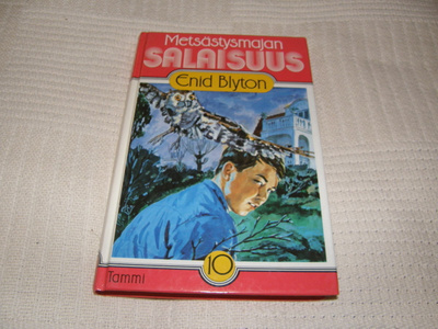 Enid Blyton Metsästysmajan salaisuus 10