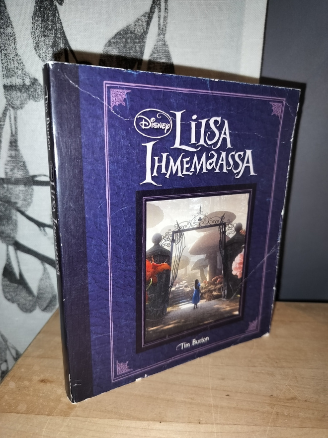 Lewis Carroll - Liisa ihmemaassa - Tim Burton - Kirja
