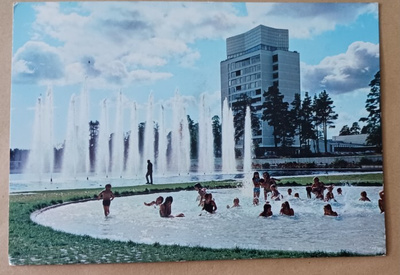 Espoo, Keskustorni, kahluuallas, lapsia, p. 1975