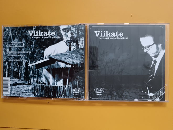 Viikate : Kevyesti keskellä päivää