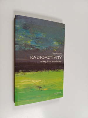 Claudio Tuniz : Radioactivity : A Very Short Introduction