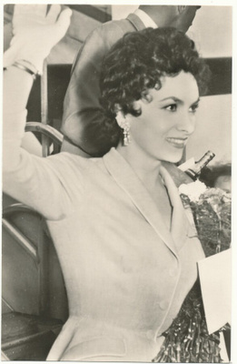 Filmitähti GINA LOLLOBRIGIDA - vanha kortti