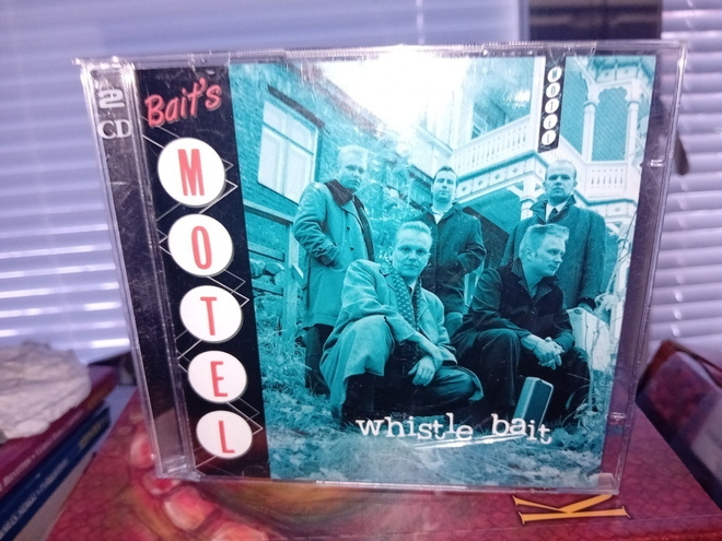 2CD WHISTLE BAIT  : BAIT'S MOTEL ( SIS POSTIKULU  )