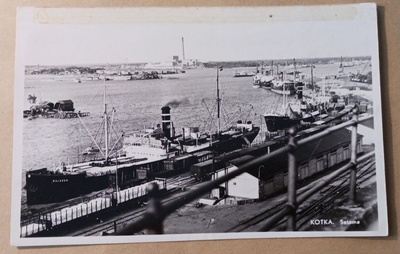 Kotka, satamaa, laivoja, tavaravaunuja, mv vkpk, p. 1955