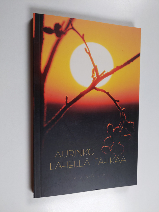 Lilja Väyrynen : Aurinko lähellä tähkää