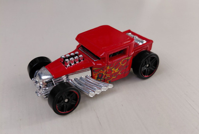 Bone Shaker punainen liekeillä Hot Wheels