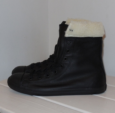 37 - Converse mustat nahkaiset varsitennarit * UUDET