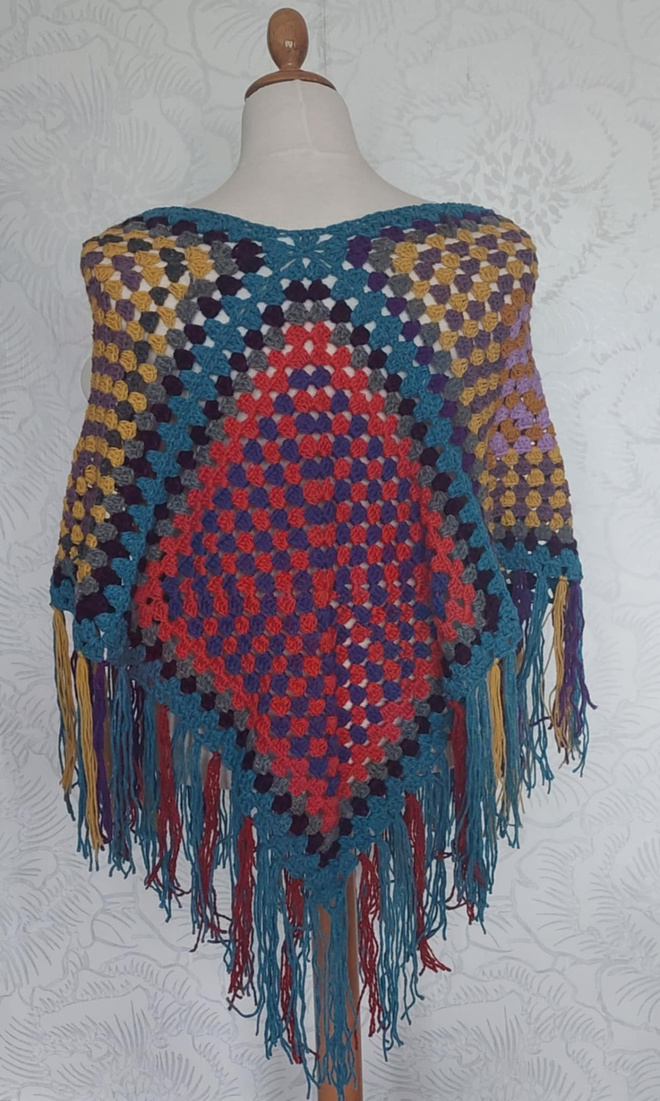 Alina´s Handmade käsityö virkattu Pontso hapsuilla