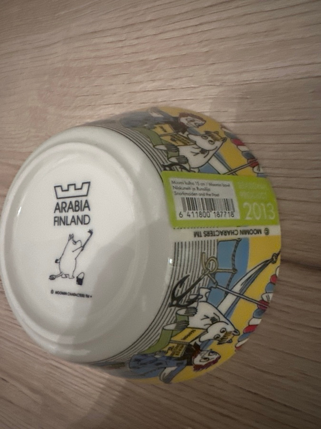 Arabia niiskuneiti ja runoilija Muumi kulho tarralla