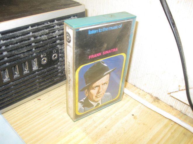 Listen to music of Frank Sinatra