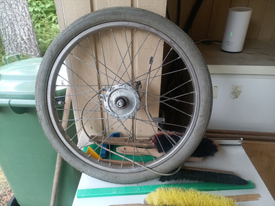 Tunturi etupyörä rumpujarrulla. 20"