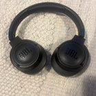 JBL Tune 710BT langattomat around-ear kuulokkeet (musta) - pikkukuva 1