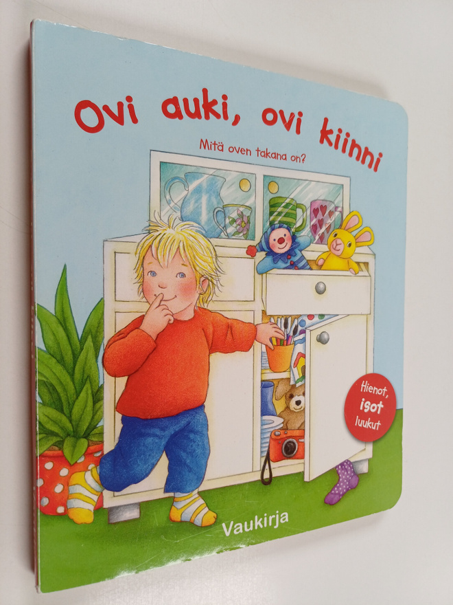 Katja Richert : Ovi auki, ovi kiinni : mitä oven takana on?