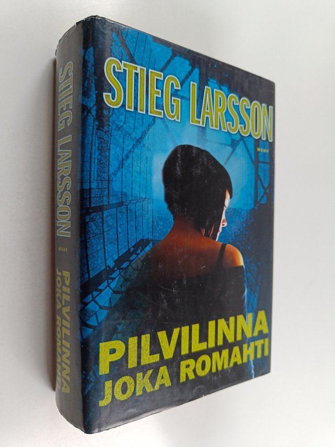 Stieg Larsson : Pilvilinna joka romahti