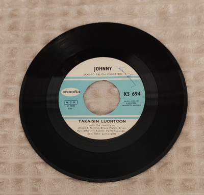 Johnny Takaisin Luontoon 7"Single